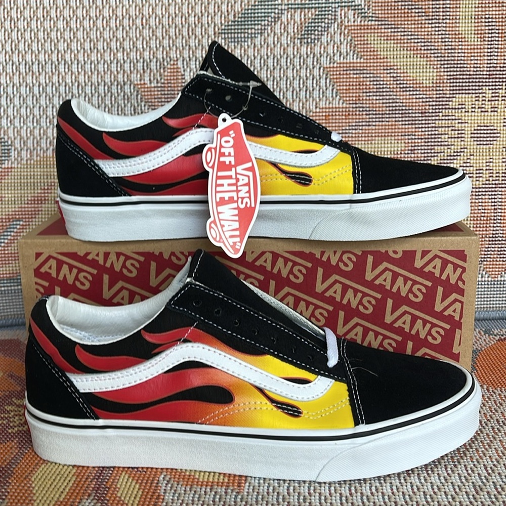 Vans WMNS Old Skool
(Flame) Black/Black/True White 
VN0A38G1PHN
Sneakers